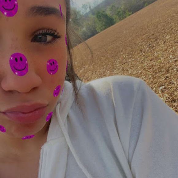 Meet your Posher, Beverly - Picture 1 of 1